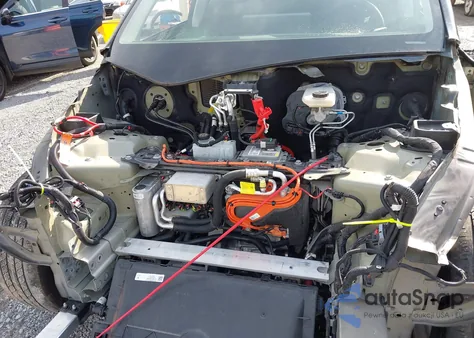 2023 Tesla Model Y Awd/Long Range Dual Motor All-Wheel Drive из США, поврежденный, VIN 7SAYGDEE7PF825882